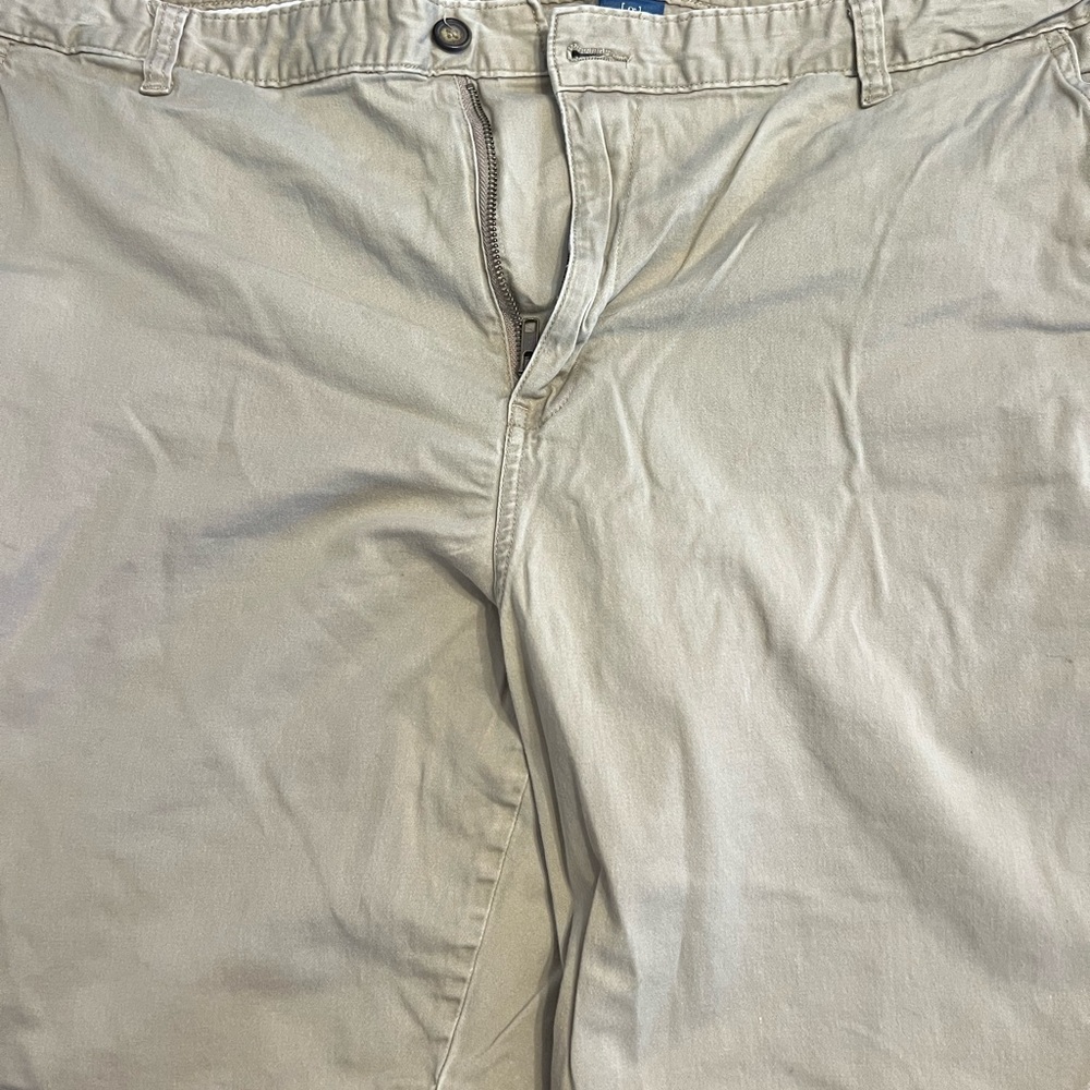 Men’s khaki shorts